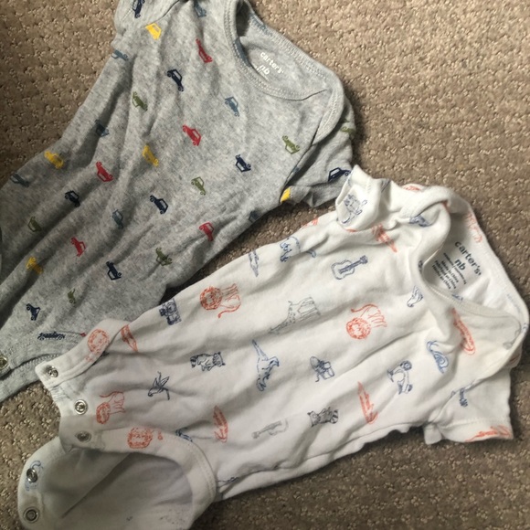 Carter’s newborn onsies - Picture 3 of 3